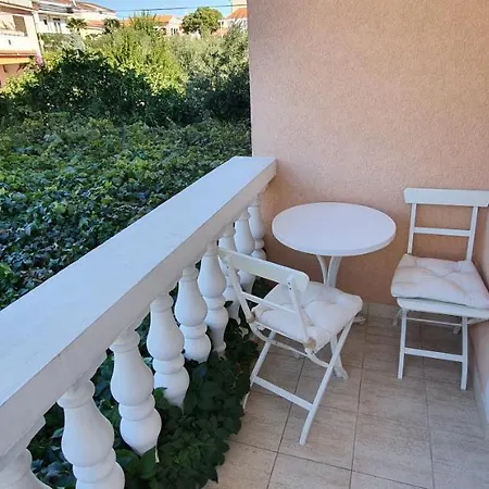Mira Guest house